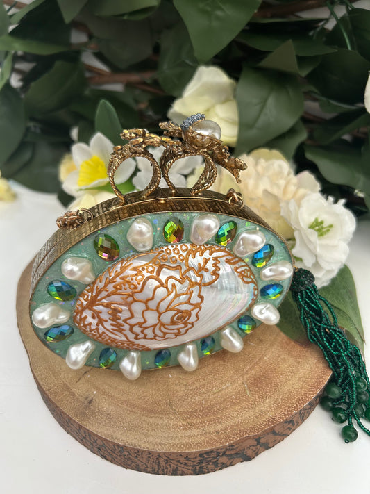 Aurora clutch